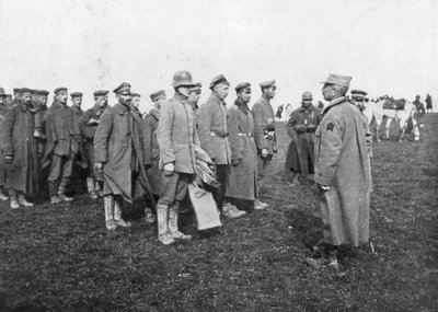1918年4月18日にドイツの捕虜、捕虜の規則を知らされたフランス 作： Unbekannt