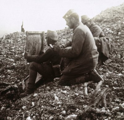 フランス北部、ヴェルダンのヴォー要塞の外にいるドイツの信号機、c1914-c1918 作： Unbekannt