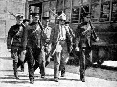 カナダ当局、第一次世界大戦、1914年にドイツのスパイが軍事刑務所に護衛 作： Unbekannt