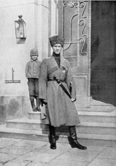コサックの制服を着たロシアの大公ミハエルアレクサンドロヴィッチ、1917年 作： Unbekannt