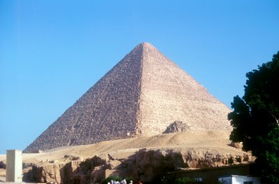 エジプトのギザにあるクフ王の大ピラミッド、第4王朝、旧王国、紀元前26世紀 作： Unbekannt