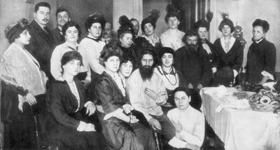 グリゴリラスプーチンと女性のグループ、1917年 作： Unbekannt