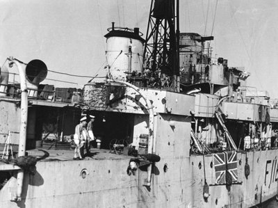 HMSアメジスト、長江での行動後、1949年4月20日 作： Unbekannt
