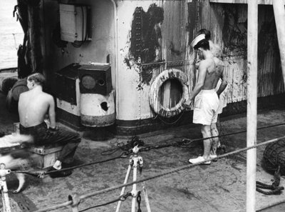 HMSアメジスト、長江での行動後、1949年4月20日 作： Unbekannt