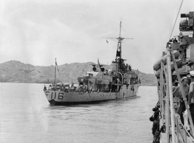 HMSアメジスト、長江での行動後、1949年4月20日 作： Unbekannt