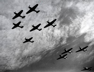 ホーカーハリケーンが編隊飛行、イギリスの戦い、第二次世界大戦、1940 作： Unbekannt