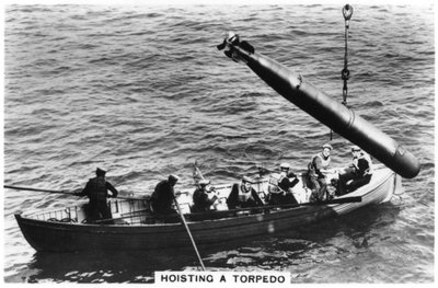 魚雷の引き上げ、HMS Courageous、1937 作： Unbekannt