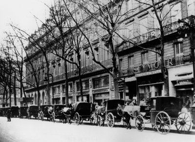 1944年パリのドイツ占領中の路上に描かれた馬車 作： Unbekannt