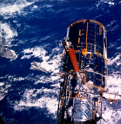 地球上のハッブル宇宙望遠鏡 作： Unbekannt