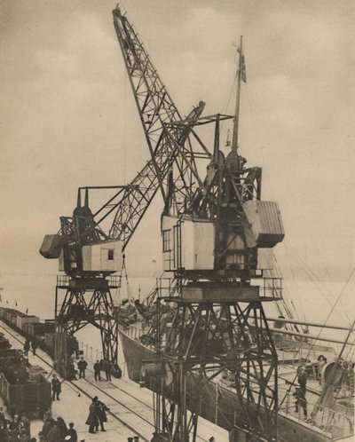ティルバリーの巨大な移動式クレーンが船倉から貨物を揺らす、c1935。 作： Unbekannt