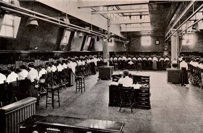 大規模な電話交換、c1916 作： Unbekannt