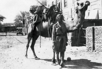 インドのラクダ隊員、バグダッド、1918年 作： Unbekannt