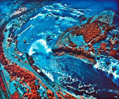 NASA地球調査2航空機から撮影したナイアガラの滝の赤外線写真 作： Unbekannt
