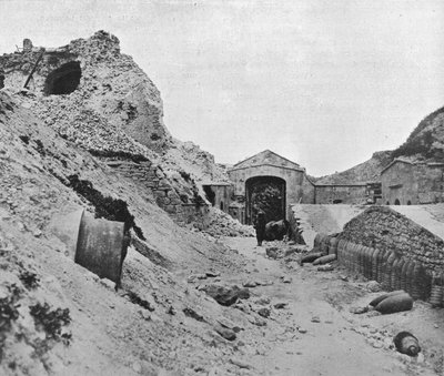 セッドエルバールの難破した要塞の内部（1915年） 作： Unbekannt