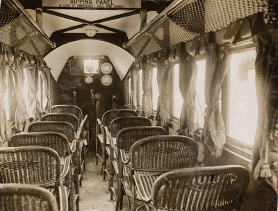 ネイピア・エンジンを搭載した旅客機の内部（1920年代頃 作： Unbekannt