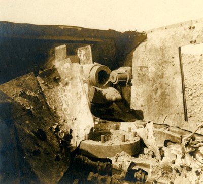 破れたタンクの内部、c1914-c1918 作： Unbekannt