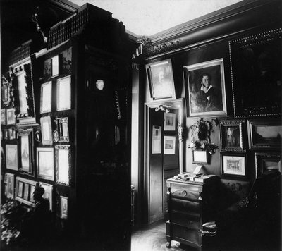 1920年代の作家の美術館とパリの歴史家アレクサンドルオネーギンの内部。 作： Unbekannt