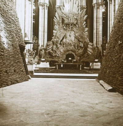 大聖堂の内部、フランス北部アミアン、c1914-c1918 作： Unbekannt