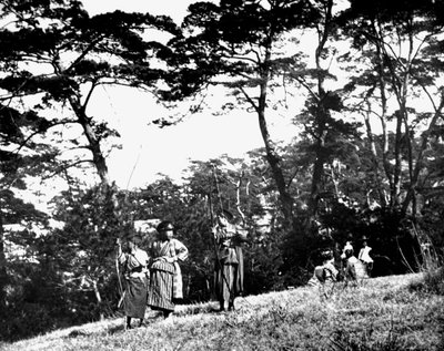 弓で遊ぶ日本の子供たち、韓国、1900 作： Unbekannt