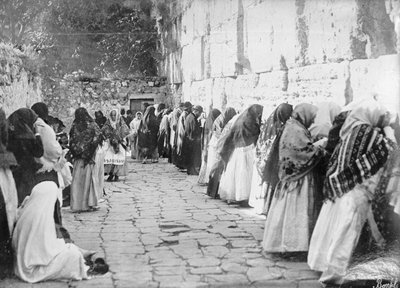 エルサレム、金曜日の嘆きの壁にて、1909年から1910年頃（モノクロ写真 作： Unbekannt