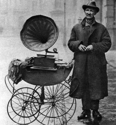 ケルブ側蓄音機奏者、ホルボーン、ロンドン、1926-1927 作： Unbekannt