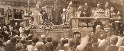 1916年12月30日、1916年にブダペストで戴冠式の宣誓をしたチャールズ4世王。 作： Unbekannt