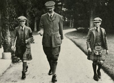 キングジョージ6世と元キングエドワード8世とヘンゼル氏の家庭教師、1911年、1937年。 作： Unbekannt