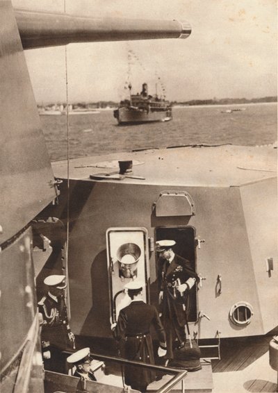 HMSサウサンプトンの砲塔にいるジョージ6世、1937年 作： Unbekannt