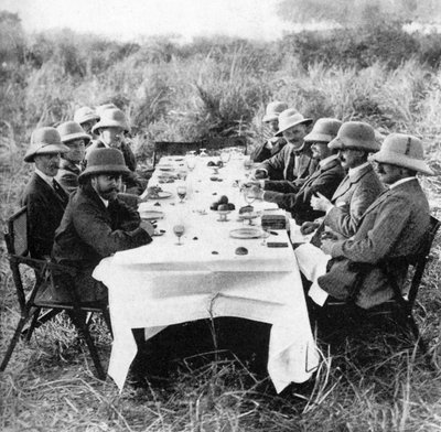 1961年にネパールで虎狩りをした後に昼食をとったジョージ5世王1865-1936 作： Unbekannt