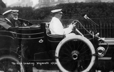 1912年3月11日、ジョージV世が車でドーセットのウェイマスを出発 作： Unbekannt