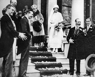 ジョージ5世は新婚旅行、1923年に向けて出発するモードプリンセスに良い願いを伝えます 作： Unbekannt