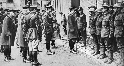 1918年3月、第一次世界大戦、第7大隊シャーウッドフォレスターとジョージ5世 作： Unbekannt