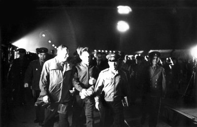 1967年4月23日、ロシアの宇宙飛行士ウラジミールコマロフの最後のステップ、バイコヌール宇宙基地、ソビエト連邦 作： Unbekannt