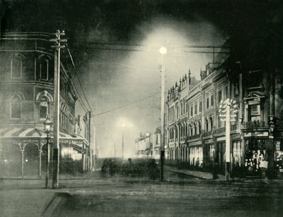 ローンセストンバイナイトブリスベンストリート、1901年。 作： Unbekannt