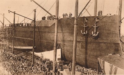 1913年10月16日、戦艦HMS「クイーンエリザベス」の打上げ。 作： Unbekannt