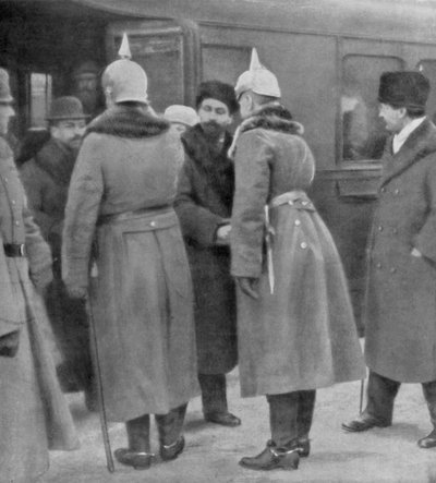 1918年1月7日、ドイツ人との和平交渉のために到着したレオントロツキー、ブレストリトフスク 作： Unbekannt