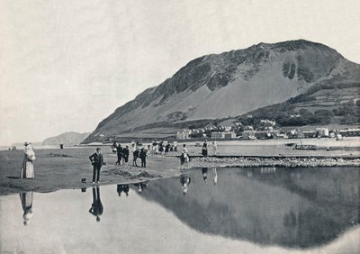 Llanfairechan-村とペンマインマー山、1895 作： Unbekannt