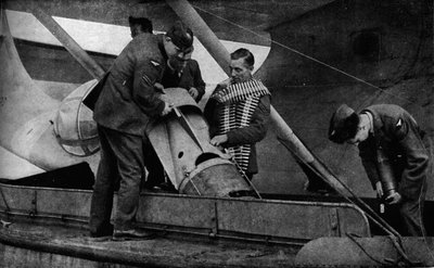 第二次世界大戦中に爆弾をRAF機に搭載、c1940 1943 作： Unbekannt