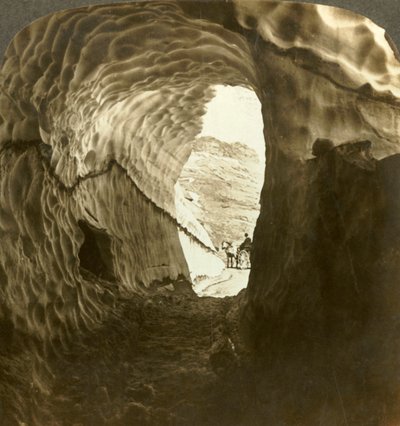 ノルウェーのダイレスカードパスを真夏に旅する雪のトンネルを眺める。c1905。 作： Unbekannt