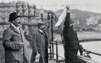 1909年7月25日、イギリス海峡を飛行した後、ドーバーの桟橋でルイブレリオット 作： Unbekannt