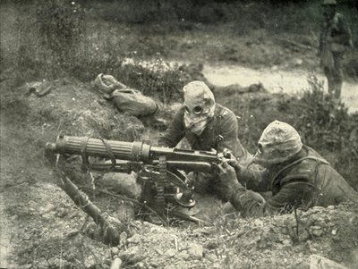 1919年、ガスヘルメットを身に着けた機動砲手 作： Unbekannt