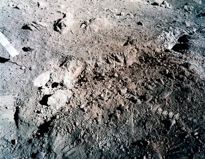 有人宇宙飛行、アメリカ、アポロ17号 月面のオレンジ色の土 作： Unbekannt