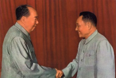 毛沢東とトウ小平、中国共産党指導者、1960年代 作： Unbekannt