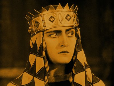 マーガレットシェーン、映画のクリムヒルドとして死ぬニーベルンゲン：クリッツヒルズの復讐、フリッツラング、1924年。 作： Unbekannt