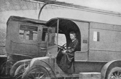 マリーキュリー、ポーランド生まれのフランスの物理学者、放射線ユニットに変換された車を運転、1914 作： Unbekannt