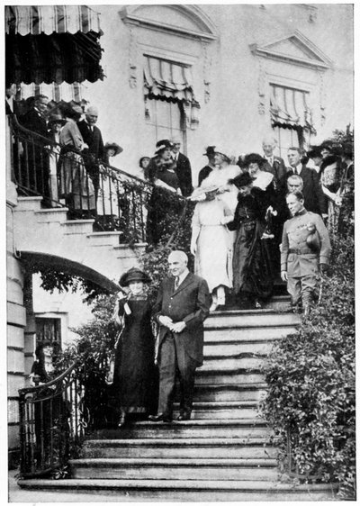 マリーキュリー、ポーランド生まれのフランス物理学者、ハーディング米大統領、1921年 作： Unbekannt