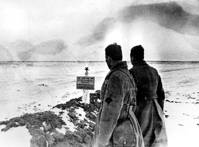 ロシアの兵士の集団墓、スターリングラードフロント、ロシア、1943年1月 作： Unbekannt