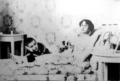 Mathilde Kschessinska、ロシアのプリマバレリーナ、息子と一緒にVolodya、1910 作： Unbekannt