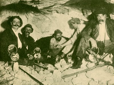 ロッチバーグトンネルの最終的なピアシングでの2つの退屈な当事者の会合、c1930。 作： Unbekannt