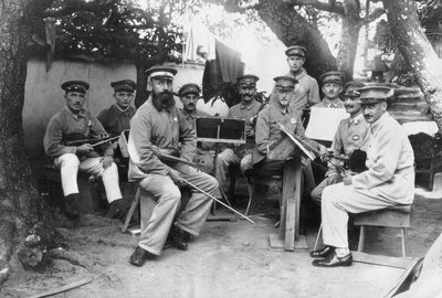 徳島県のドイツ坂東捕虜収容所オーケストラのメンバー。 1917年。 作： Unbekannt